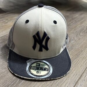 New Era Yankees Kids Cap in Cream and Gray